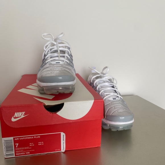Nike Air VaporMax Plus - Picture 2 of 6